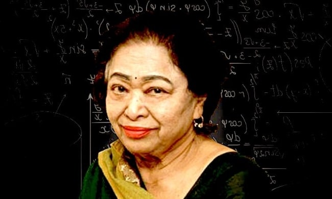 Shakuntala Devi smiling for a picture