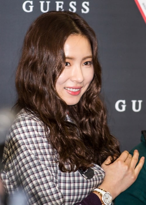 Shin Se-kyung as seen while smiling during an event in March 2015