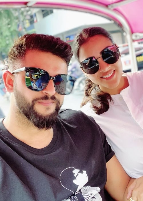 Suresh Raina taking a selfie along with his wife during their vacation in Hua Hin, Thailand