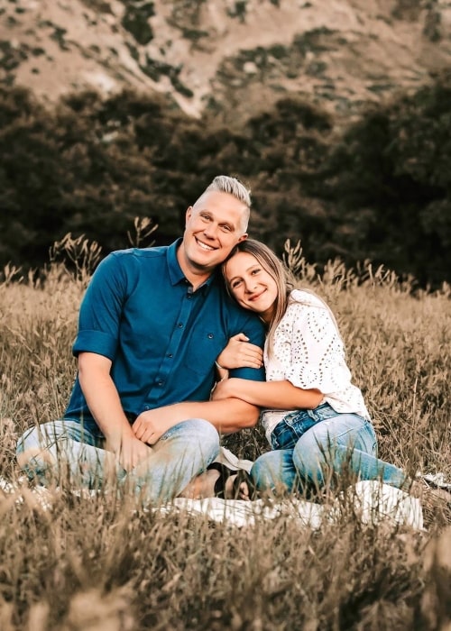 Taylor Shumway as seen in a picture with her father Khyl Shumway on father's day in June 2020