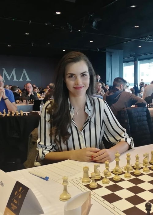 Chess Forum - Our special guest on Wednesday afternoon was Woman FIDE chess  master, r and Twitch streamer, the wonderful Alexandra Botez.  Alexandra Valeria Botez is an American-Canadian chess player and  commentator