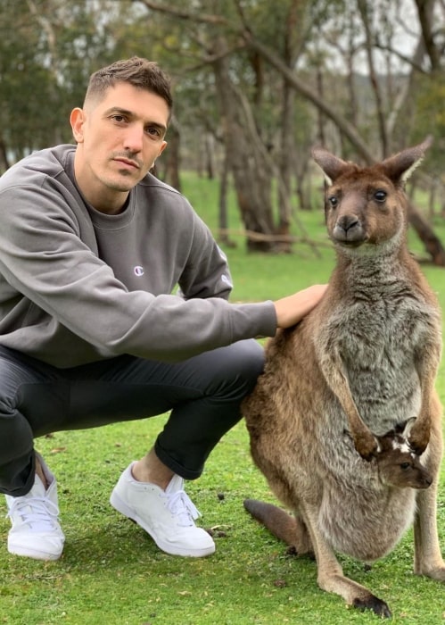 Andrew Schulz enjoying himself at Cleland Wildlife Park in Australia in September 2019