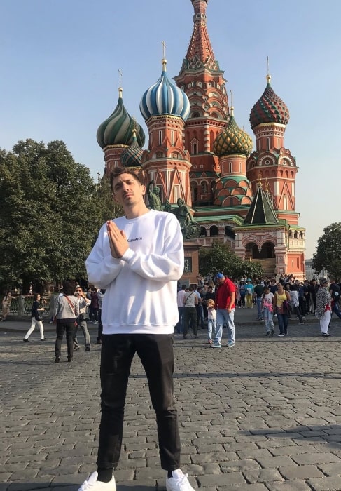 Andrew Schulz saying Hi to all from Russia in September 2019