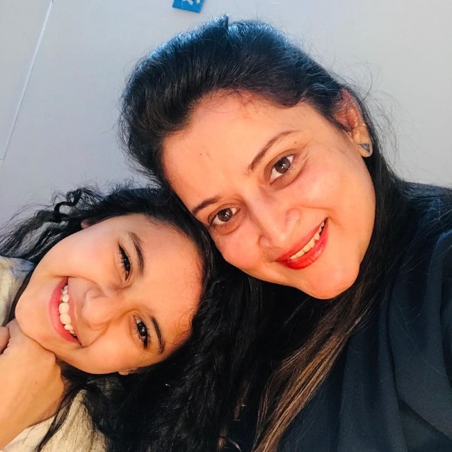 Aurra Bhatnagar as seen while smiling in a selfie along with her mother in July 2020