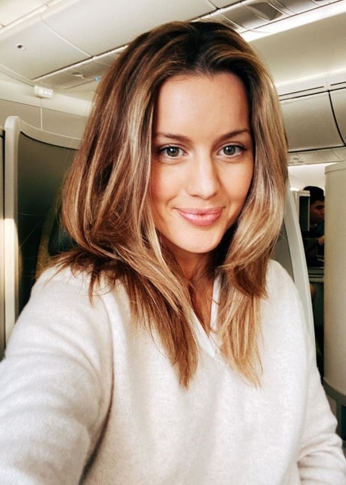 Caggie Dunlop smiling for a selfie while traveling to Australia in December 2019