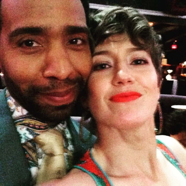 Carrie Coon clicking a selfie alongside Kevin Carroll in April 2017