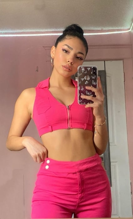 Destiny Marie as seen while clicking a mirror selfie in April 2020
