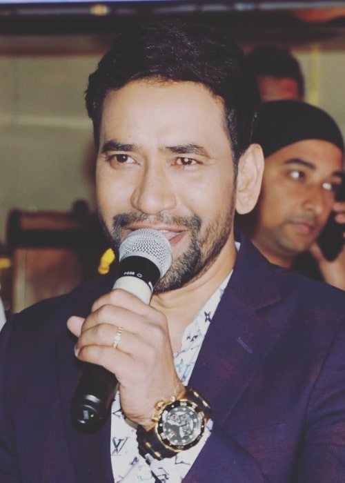 Dinesh Lal Yadav Height, Weight, Age, Spouse, Family, Biography, Fact