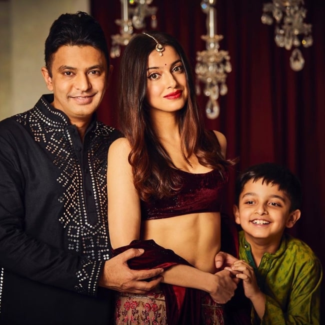 Divya Khosla Kumar in a diwali picture with her family in October 2019