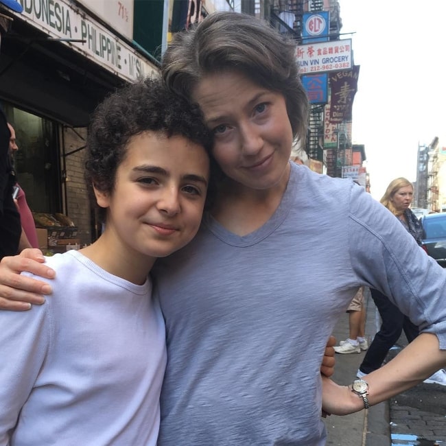 Elisha Henig as seen while posing for a picture along with Carrie Coon