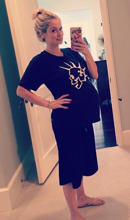 Emily Maynard as seen while taking a mirror selfie during her pregnancy in September 2016