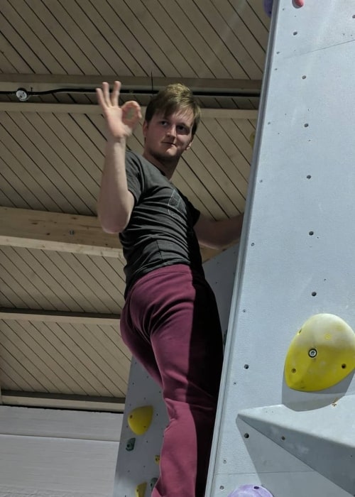 Grian as seen in a picture that was taken while wall climbing in October 2018