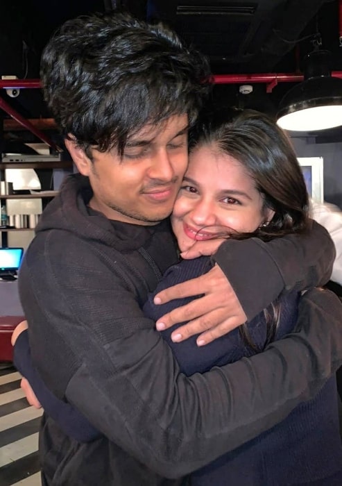 Hetal Gada pictured while hugging her friend Santosh Mishra in March 2020