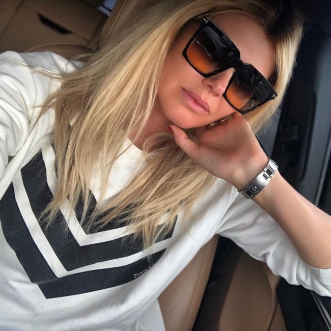 Ingrid Seynhaeve clicking a selfie in Miami, Florida in March 2020