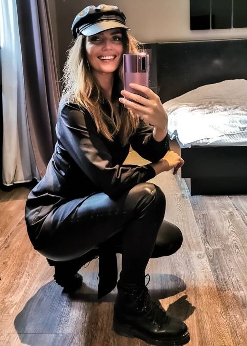 Kim Feenstra as seen taking a selfie in 2020