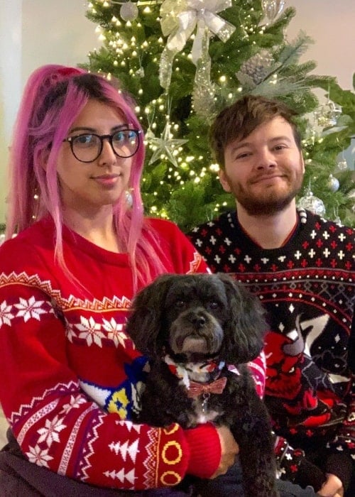 Koil1990 as seen in a picture taken with his wife YouTuber Yammy and their dog in December 2019