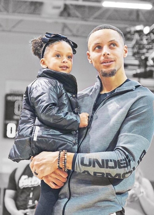 Ryan Curry as seen in a picture taken with her father Stephen Curry in the past