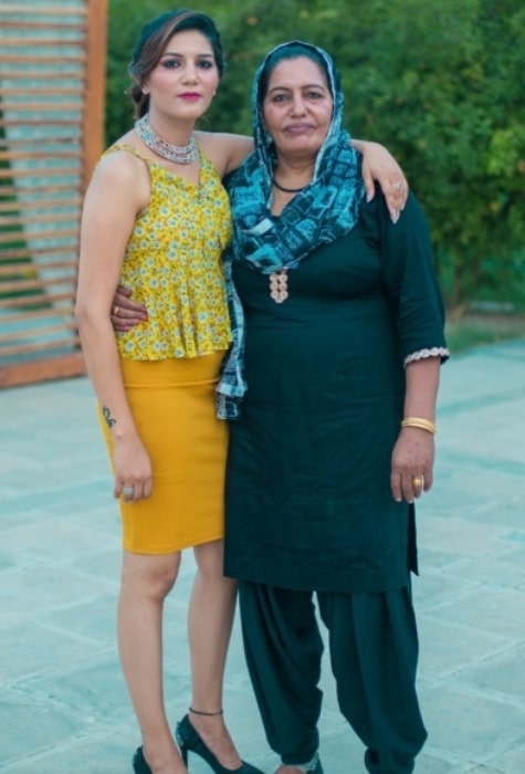 Sapna Choudhary celebrating Mother's Day with her mother in May 2020