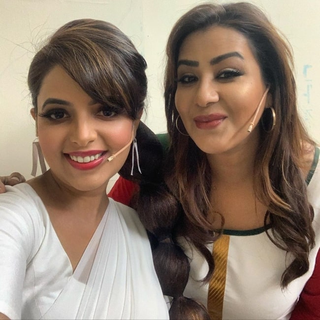 Sugandha Mishra (Left) clicking a selfie alongside Shilpa Shinde in Mumbai, Maharashtra