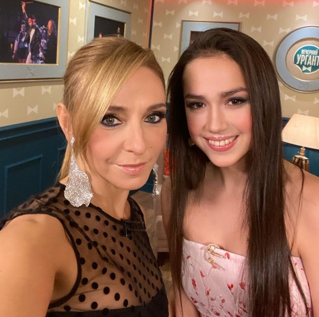 Tatiana Navka (Left) taking a selfie along with Alina Zagitova in May 2020