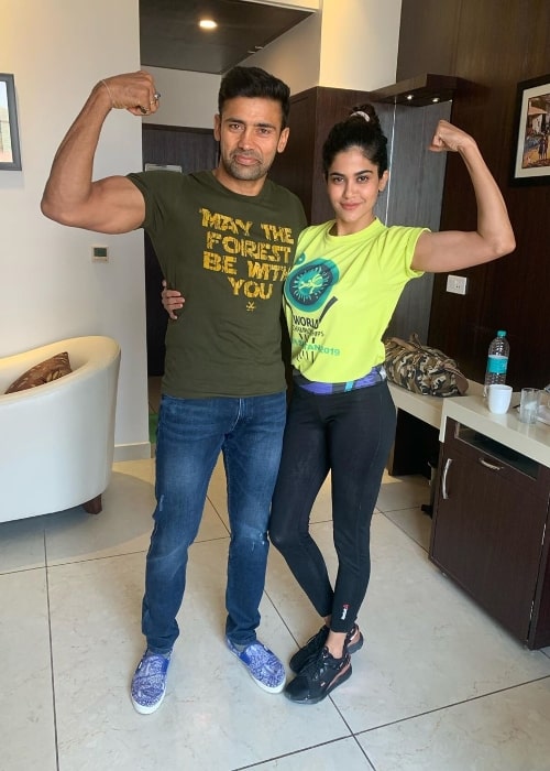 Aaditi Pohankar posing for a picture alongside Sangram Singh in September 2020