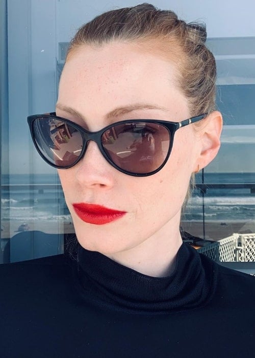 Alyssa Sutherland clicking a glammed-up selfie in January 2020