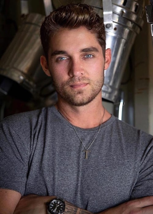 Photo de Brett Young avec un hauteur de 198 cm et à l’age de 43 en 2024