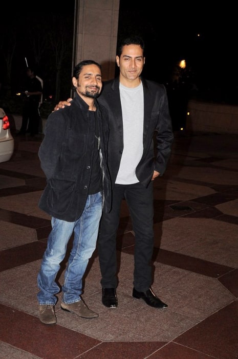 Chandan Roy Sanyal (Left) posing for the camera alongside Sudhanshu Pandey at Esha Deol's sangeet ceremony in July 2012