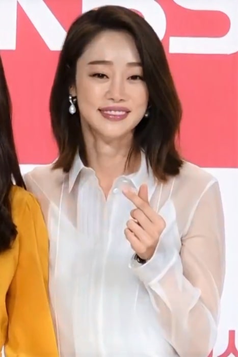 Choi Yeo-jin as seen while smiling for a picture during an event in 2018