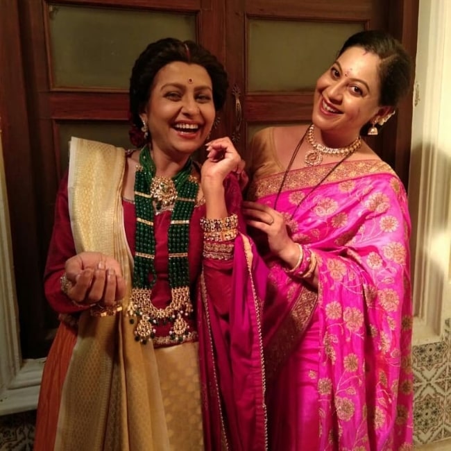 Jaya Bhattacharya (Left) as seen while smiling in a picture alongside co-actress Anindita Chatterjee on the sets of 'Pinjra Khoobsurti Ka' in September 2020