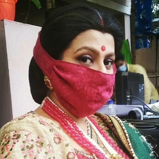 Jaya Bhattacharya as seen while wearing a face mask on the sets of 'Pinjra Khoobsurti Ka' in August 2020