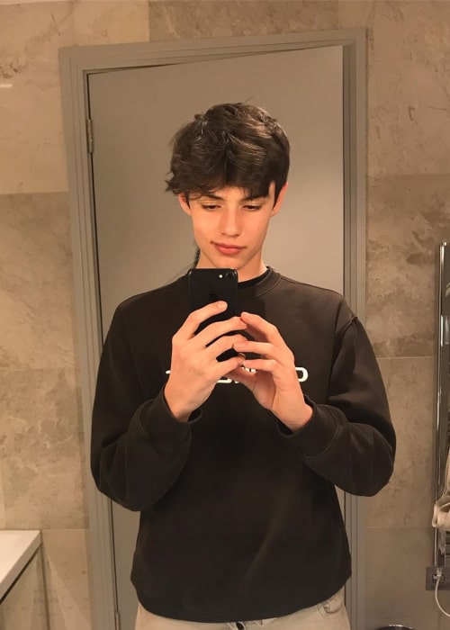 Louis Partridge in an Instagram selfie from May 2019