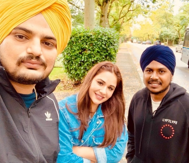 Mandy Takhar as seen while smiling in a selfie alongside Sidhu Moosewala (Left) and Tarnvir Singh Jagpal