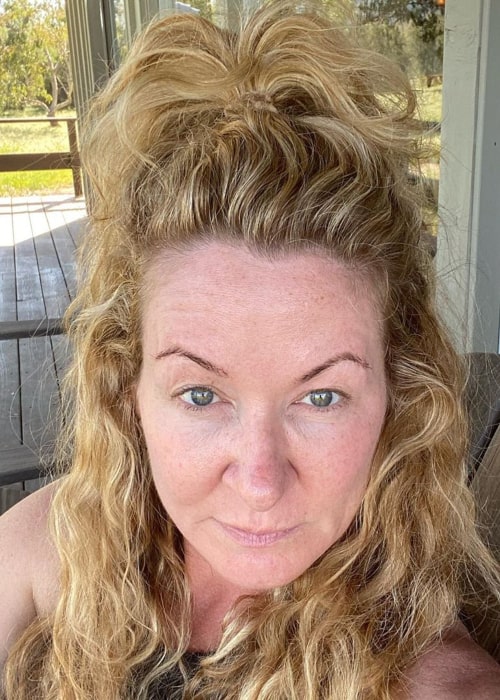 Sarah Colonna in an Instagram selfie from April 2020