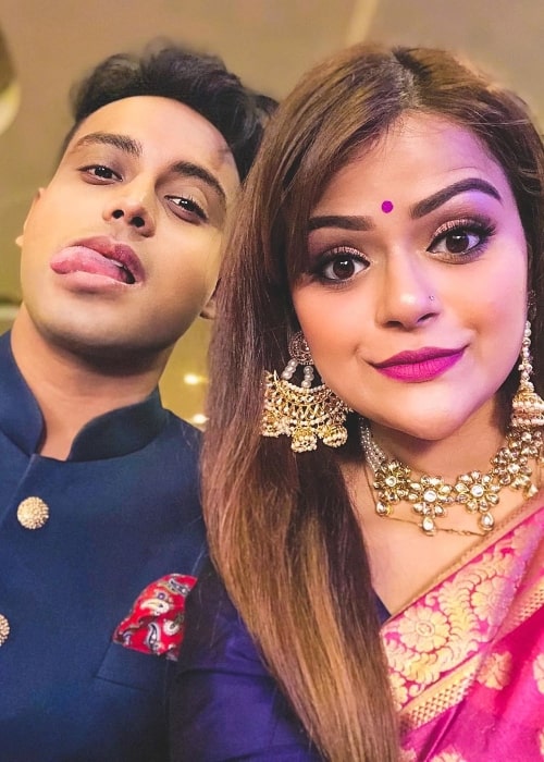 Shivangi Sharma clicking a selfie alongside Arjun Sengupta in Mumbai, Maharashtra in 2019