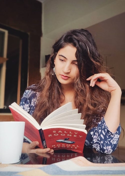 Shivani Raghuvanshi as seen while reading in an Instagram post in February 2020