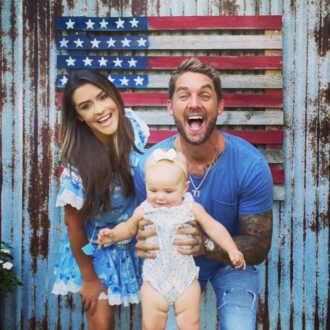 Brett Young Wife Height