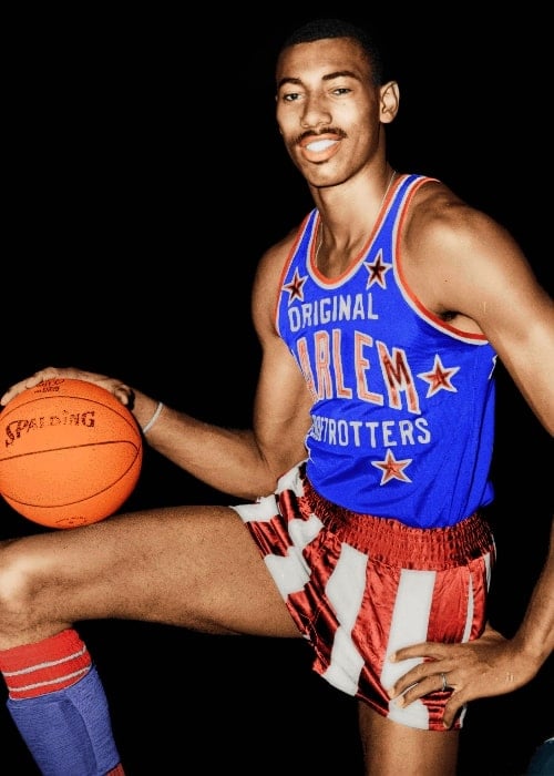 Wilt Chamberlain posing for the camera while wearing the uniform of Harlem Globetrotters in 1959