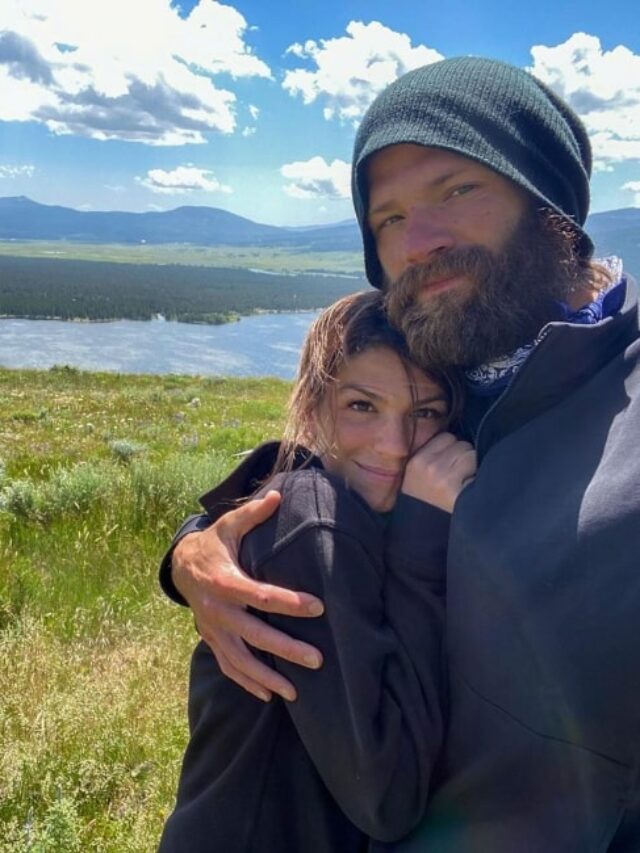 cropped-Genevieve-Padalecki-as-seen-in-a-picture-while-sharing-a-romantic-moment-with-her-husband-Jared-Padalecki-in-July-2020.jpg