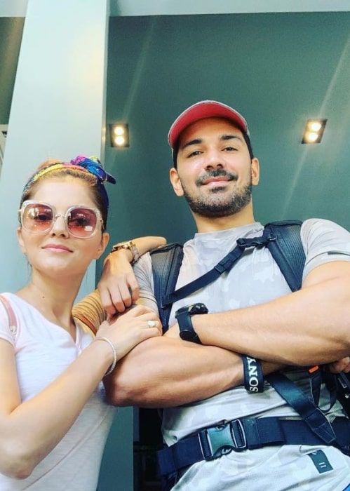 Abhinav Shukla with his better half on his marriage anniversary in June 2019