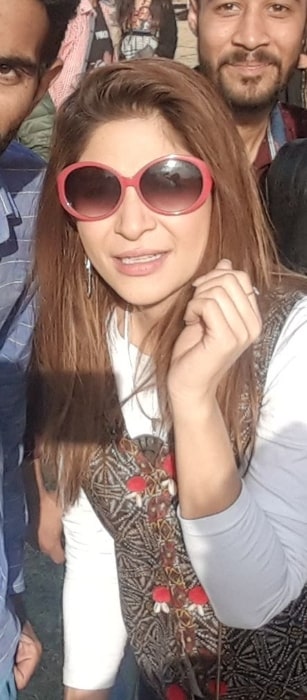 Ayesha Omer pictured with fans at Lahooti Melo 2019 in Sindh University Jamshoro