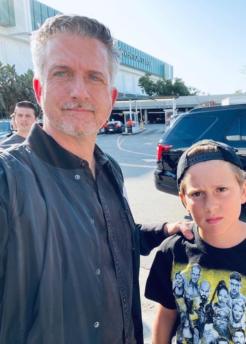 Bill Simmons with his son, in an Instagram selfie from November 2019