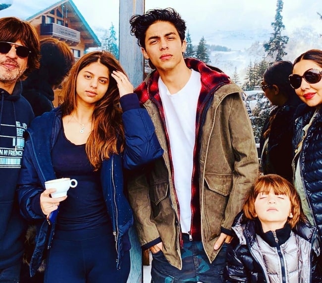 From Left to Right - Shahrukh Khan, Suhana Khan, Aryan Khan, AbRam Khan, and Gauri Khan enjoying their family time