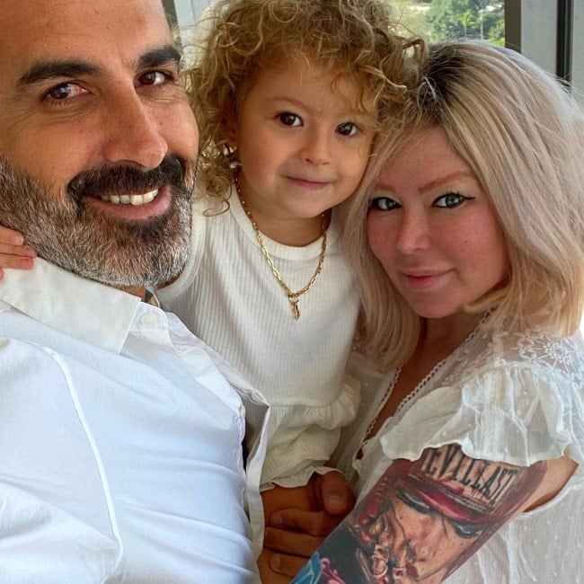 Jenna Jameson as seen in a selfie that was taken with her beau Lior Bitton and daughter Batel Lu in Honolulu, Hawaii in 2020