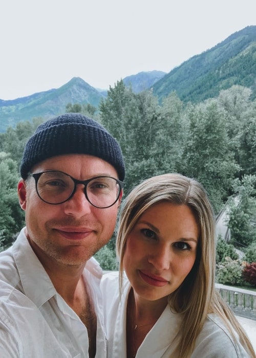 Judah Smith and his spouse Chelsea Smith in a selfie that was taken on the day of her birthday in July 2019