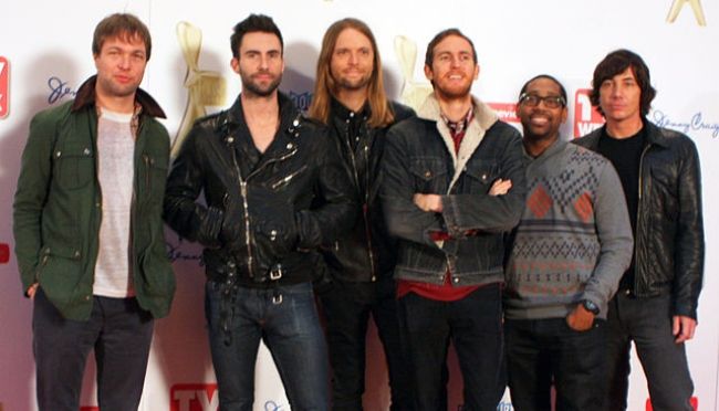 Matt Flynn (extreme right) as seen with his Maroon 5 bandmates in 2011