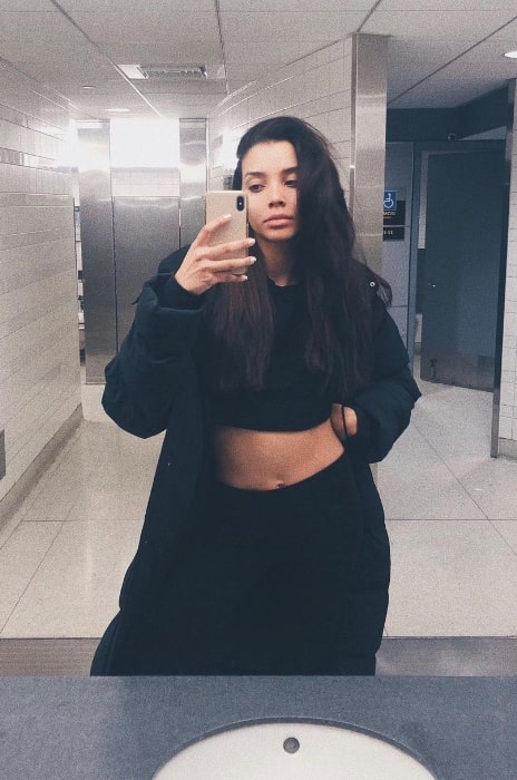 Nickayla Rivera as seen while clicking a mirror selfie at John F. Kennedy International Airport in February 2020