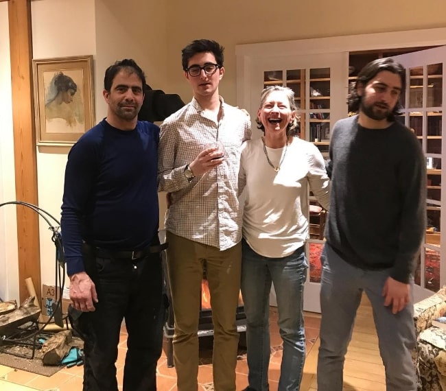 Noah Kahan (Corner Right) as seen in a Christmas picture with his family in Strafford, Vermont in December 2018