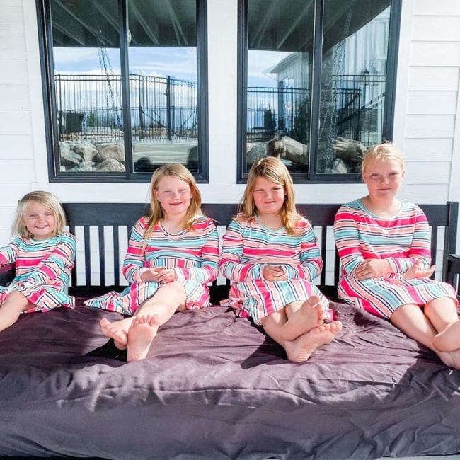 Parker Yeager as seen in a picture that was taken in April 2020, alongside her sisters Blake, Taylor, and Payton Yeager