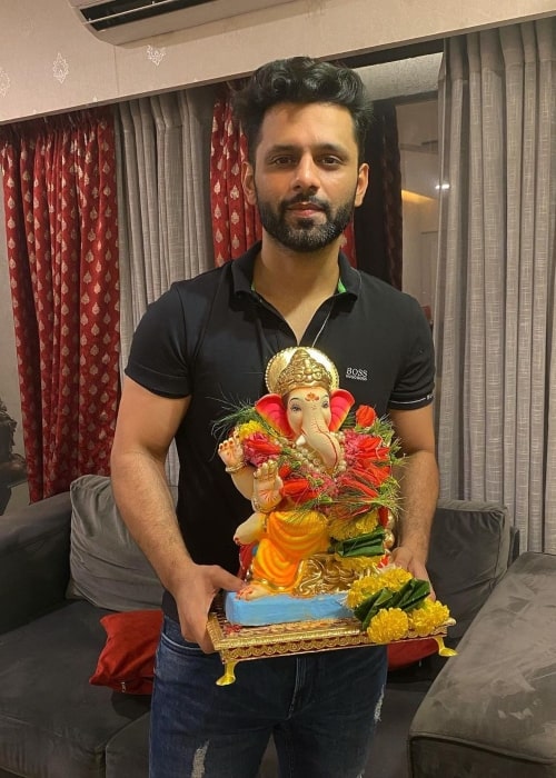 Rahul Vaidya in August 2020 praying to the God of happiness and sweets to come back quickly in the following year